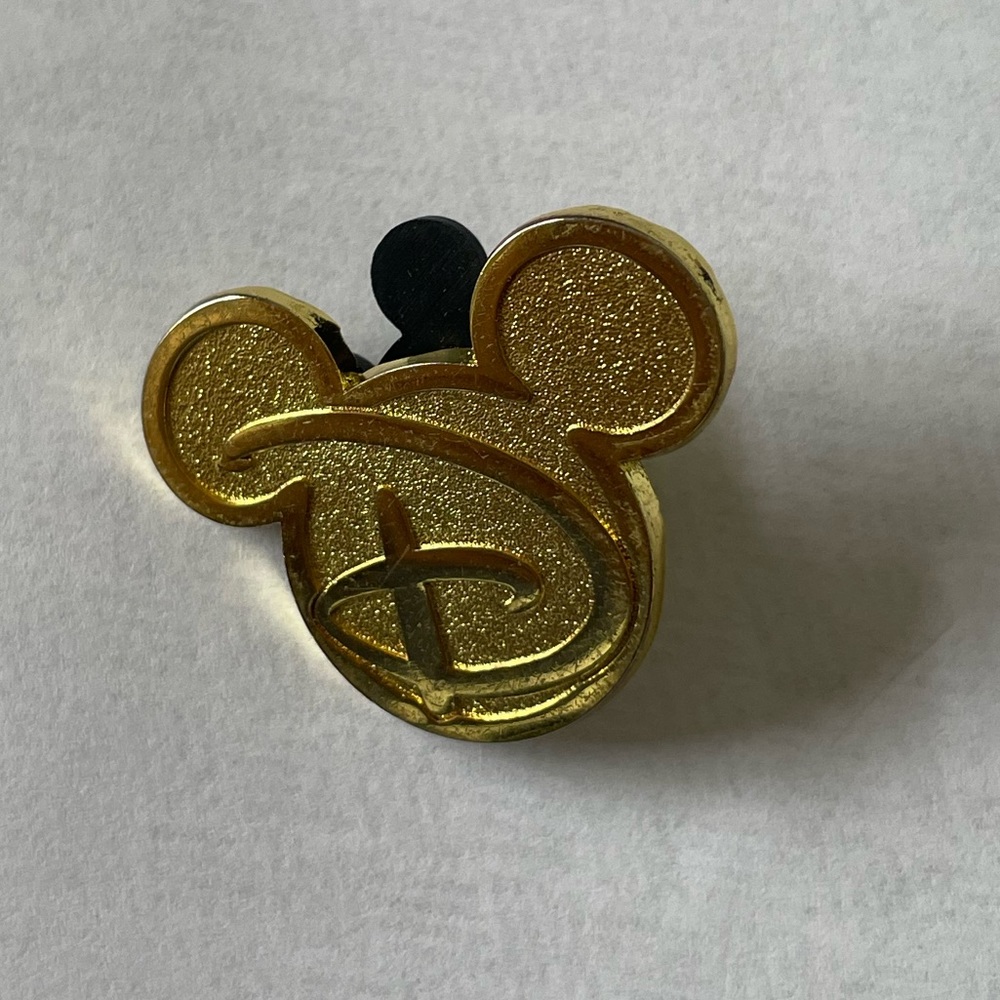 Disney pin Convention Host Trading pin BOSS in charge